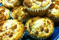 Cranberry Muffins with Spiced Brown Sugar Crumble