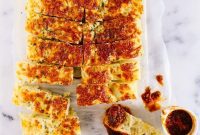 No-Knead Garlicky Cheese Pull-Aparts