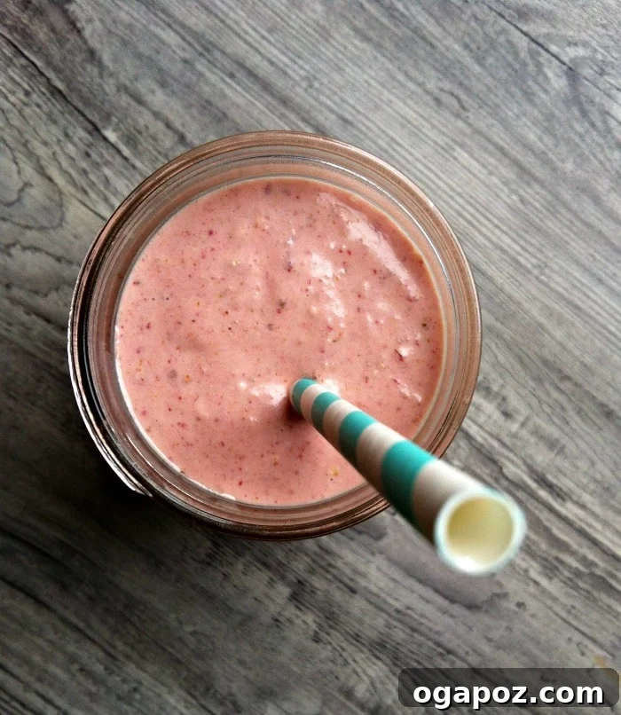 Energizing Strawberry Banana Oatmeal Smoothie 4 img 10887 3