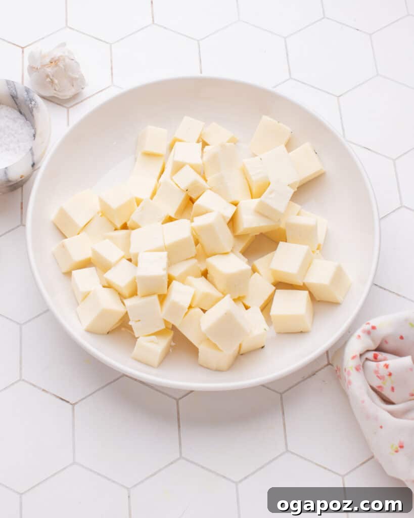Creamy Indian Spinach and Paneer 4 Paneer Cubes in plate