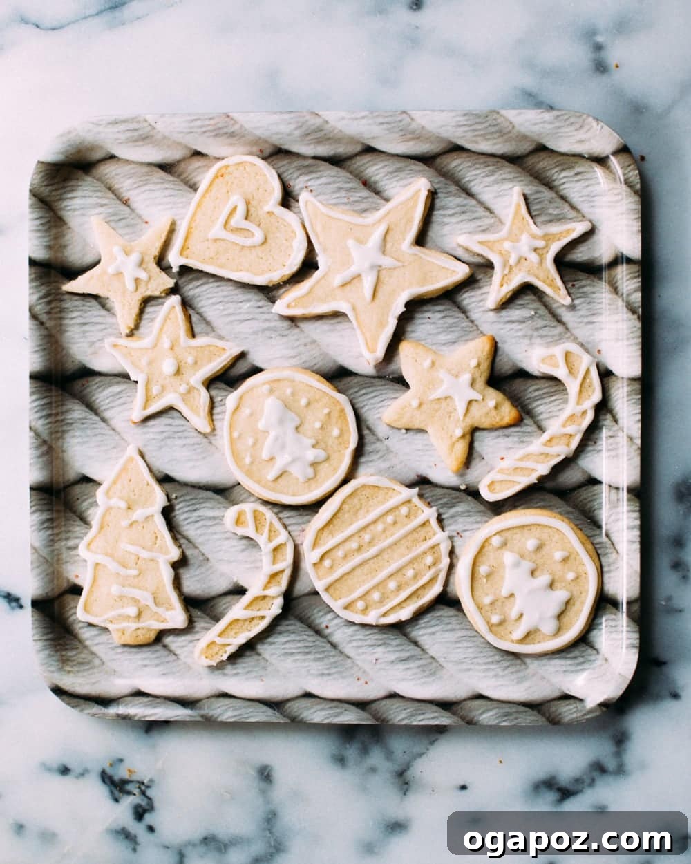 Effortless Royal Icing 2 Beautifully decorated gingerbread cookies with royal icing