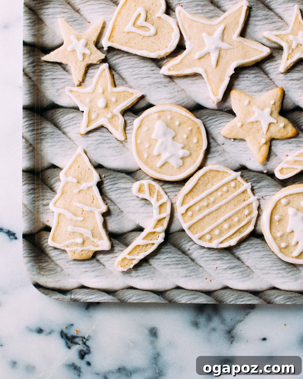 Effortless Royal Icing 4 Decorating cookies with royal icing using squeeze bottles