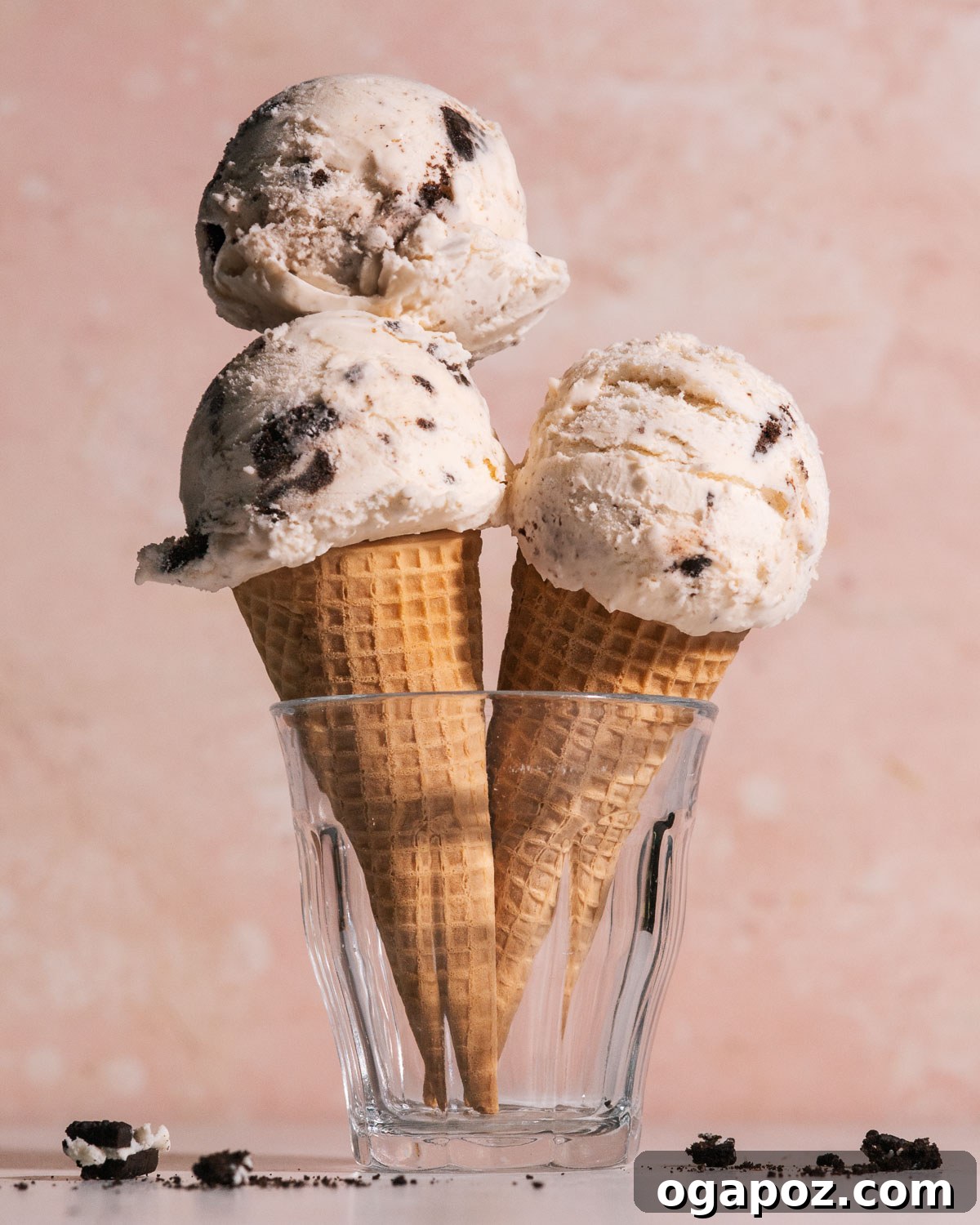 Effortless No Churn Cookies and Cream Ice Cream 8 Delicious cookies and cream ice cream served in crispy cones.