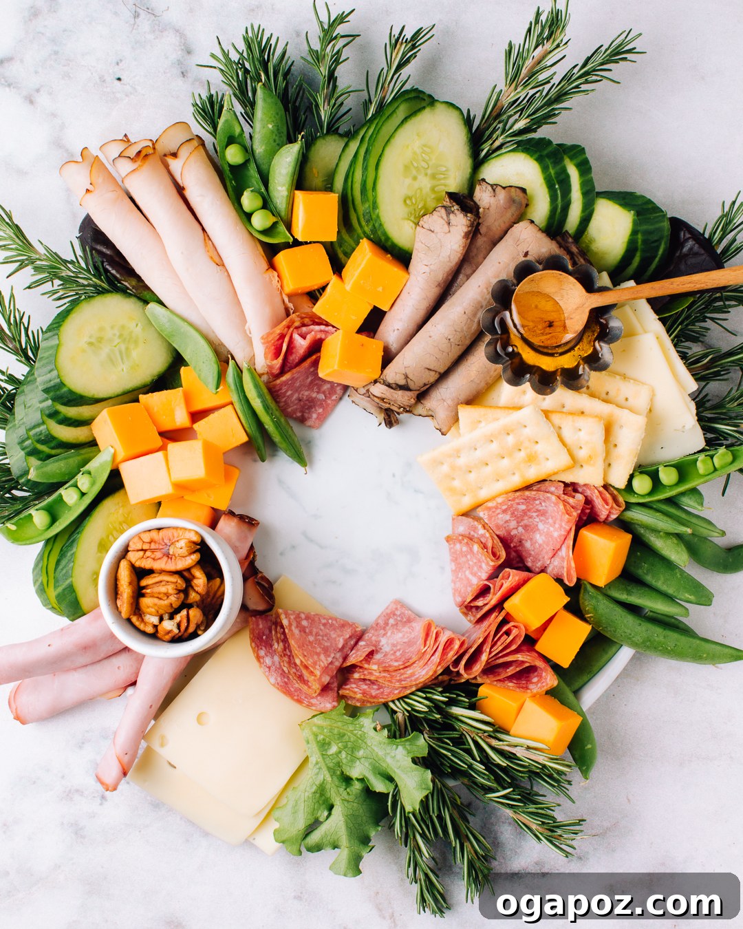 Simple Christmas Bites Everyone Craves 3 Christmas Charcuterie Wreath