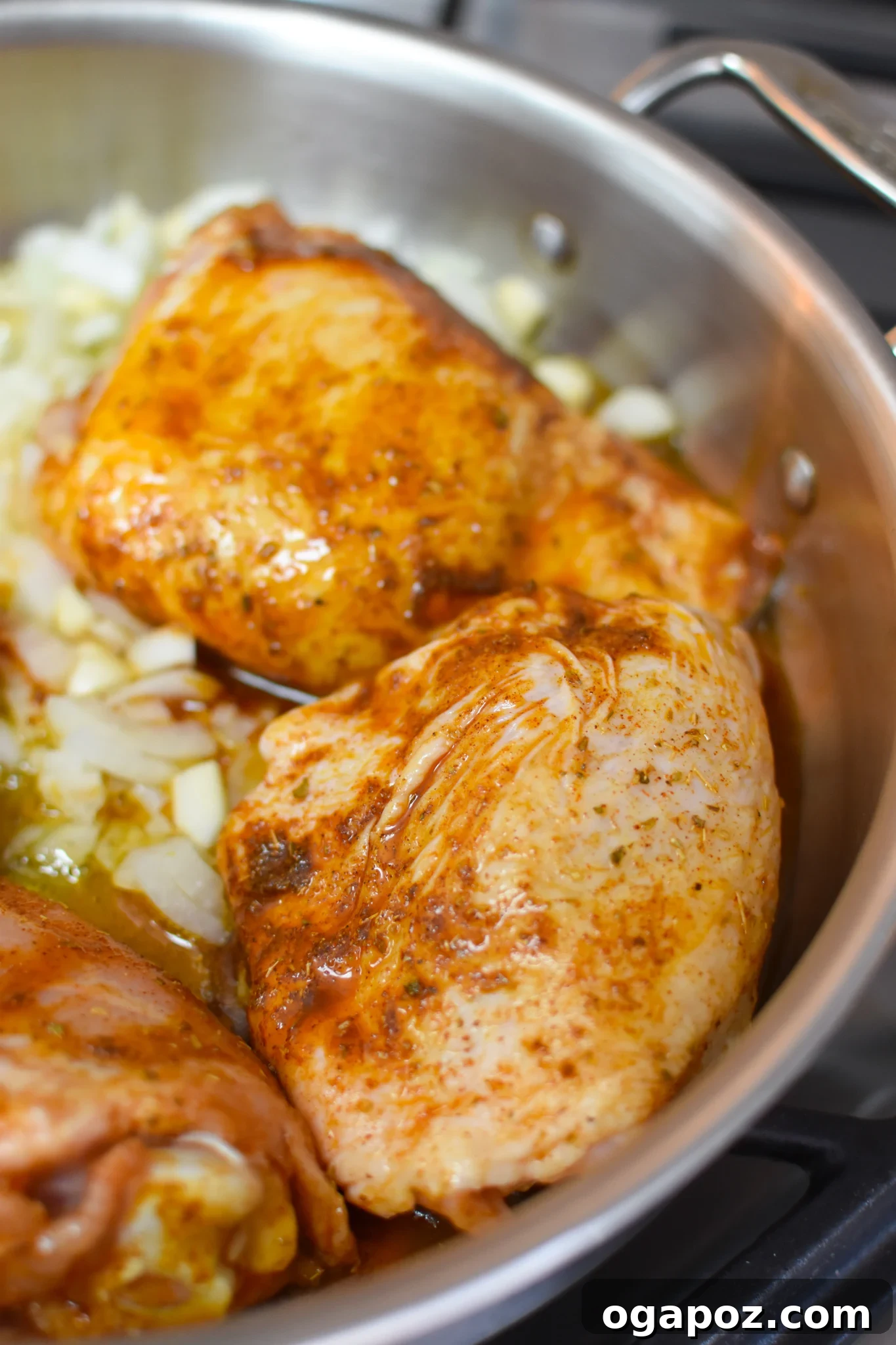 Akdeniz Lezzetleriyle Tek Tencere Tavuk Pilavı 6 Rice, broth, and vegetables being added to a skillet for the One Pot Mediterranean Chicken and Rice recipe.