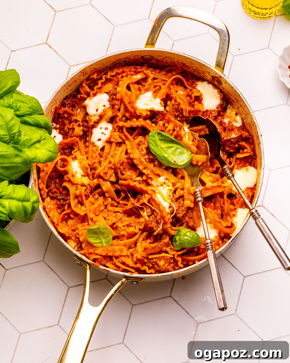 Sauce-Simmered Pasta Feast 2 A delicious bowl of One Pot Pasta with two spoons, ready to be served.
