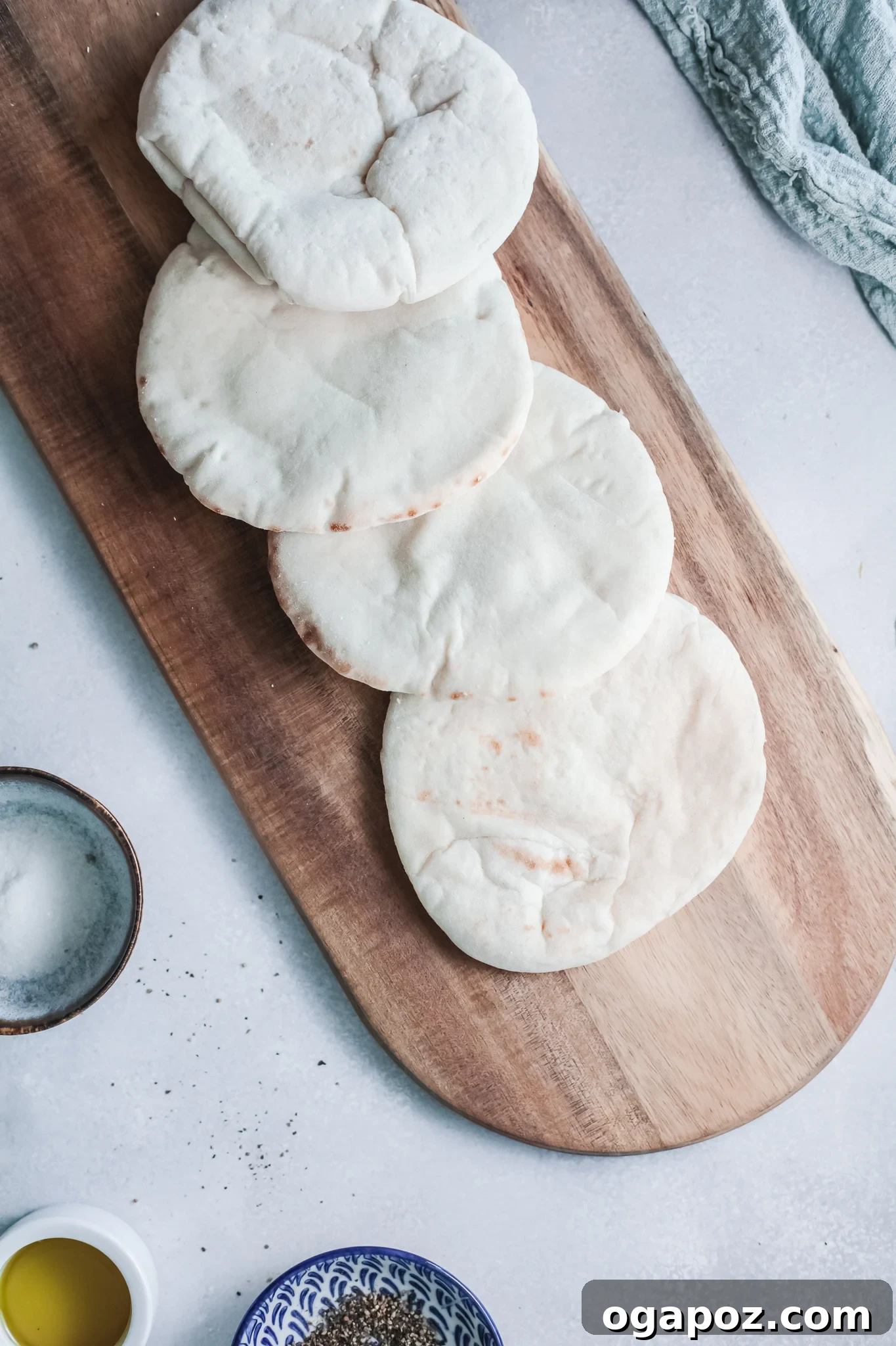Crispy Air Fryer Pita Chips 3 Key ingredients for Air Fryer Pita Chips: pita bread, olive oil, and various spices.