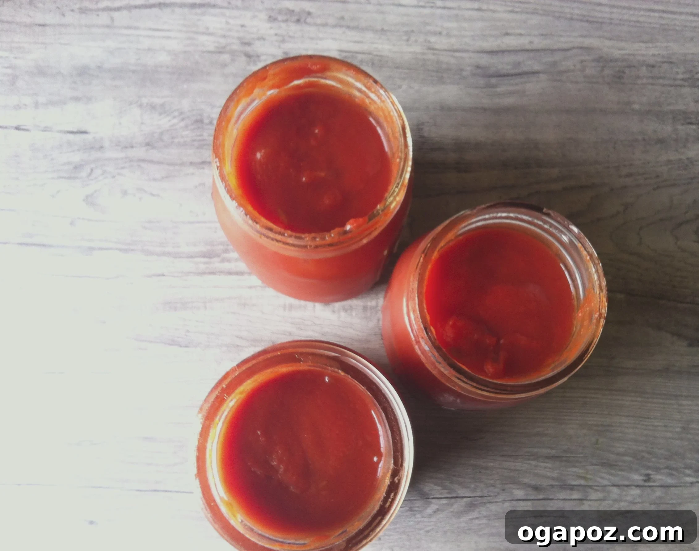 Slow Cooker Marinara: The Taste of Home 3 Close-up of bubbling Crock Pot Marinara Sauce, rich and red, ready for serving.