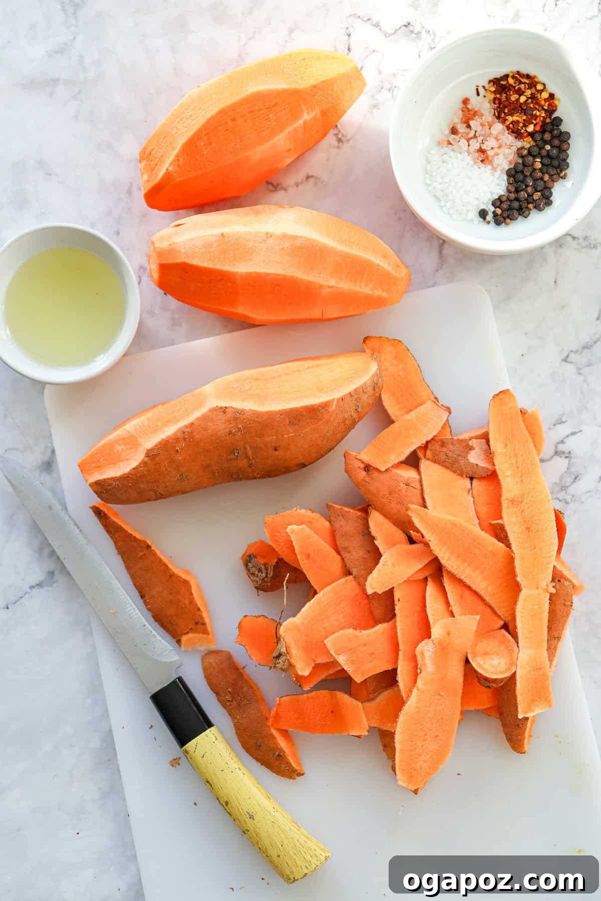 Crispy Air-Fried Sweet Potato Fries 5 Freshly cut sweet potato sticks, perfectly sized for air frying.