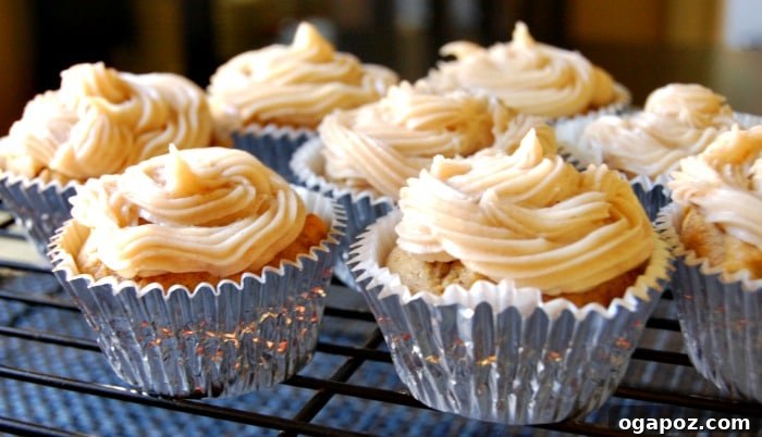 Maple-Cinnamon Cloud Pumpkin Cupcakes 2 Pumpkin Cupcakes with Maple Cinnamon Cream Cheese Frosting, a delightful fall dessert