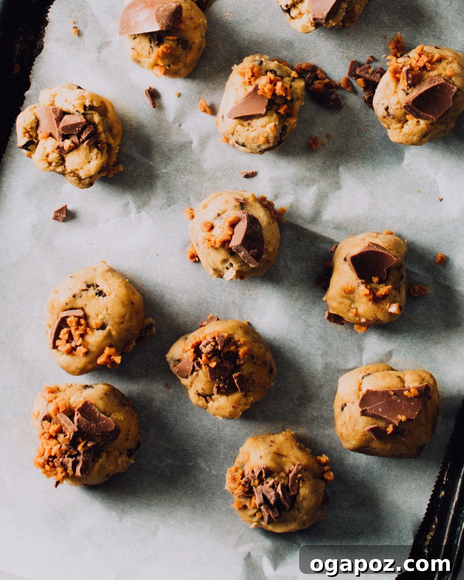 Toffee and Milk Chocolate Chip Cookies: Chewy, Crunchy Treats 4 img 7484 3