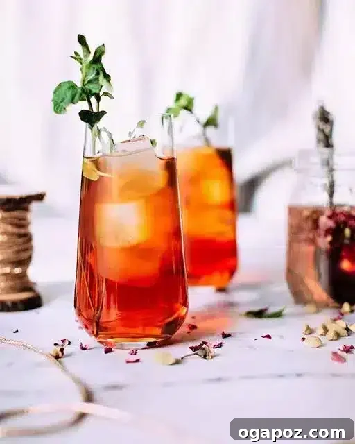 16 Summer Drink Recipes: Alcoholic and Non-Alcoholic Refreshers 12 Quick and Easy Iced Tea in glasses with Mint.